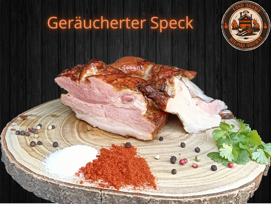 Box 10 kg – Geräucherter Speck mit Gewürzen auf Holzplatte, polnische Tradition.